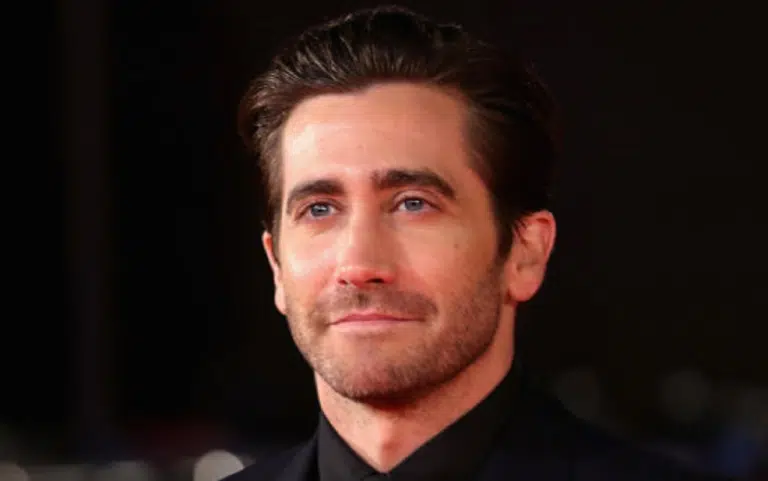 Actor Jake Gyllenhaal stuns the UFC world with a knockout win at UFC 285